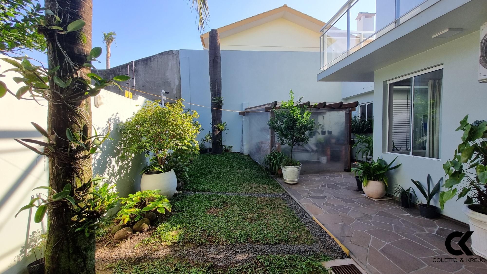 Casa à venda com 3 quartos, 207m² - Foto 8