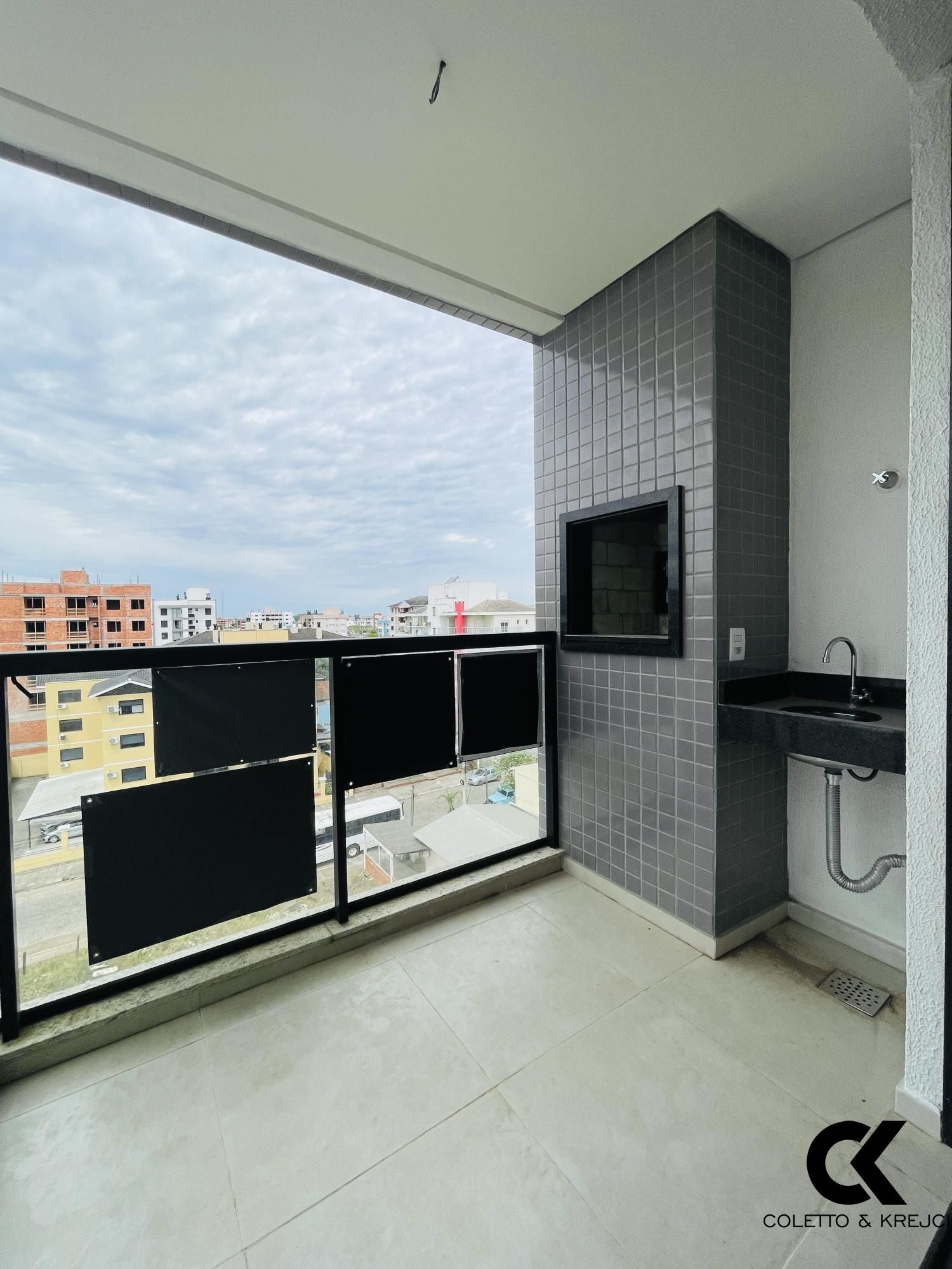 Apartamento à venda com 2 quartos, 79m² - Foto 4