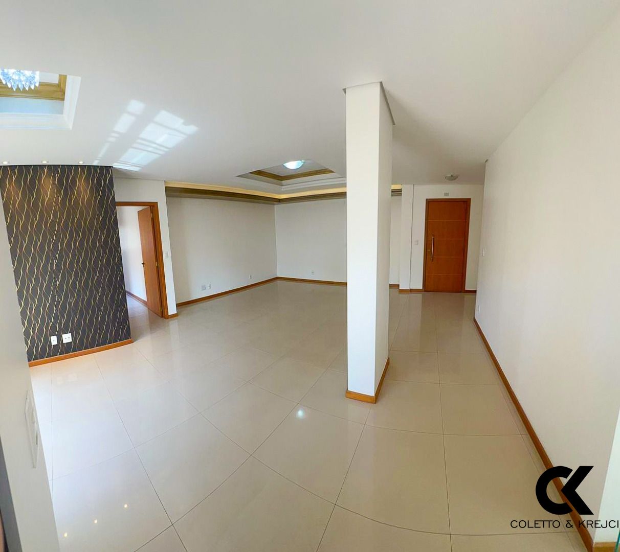 Apartamento à venda com 3 quartos, 131m² - Foto 2