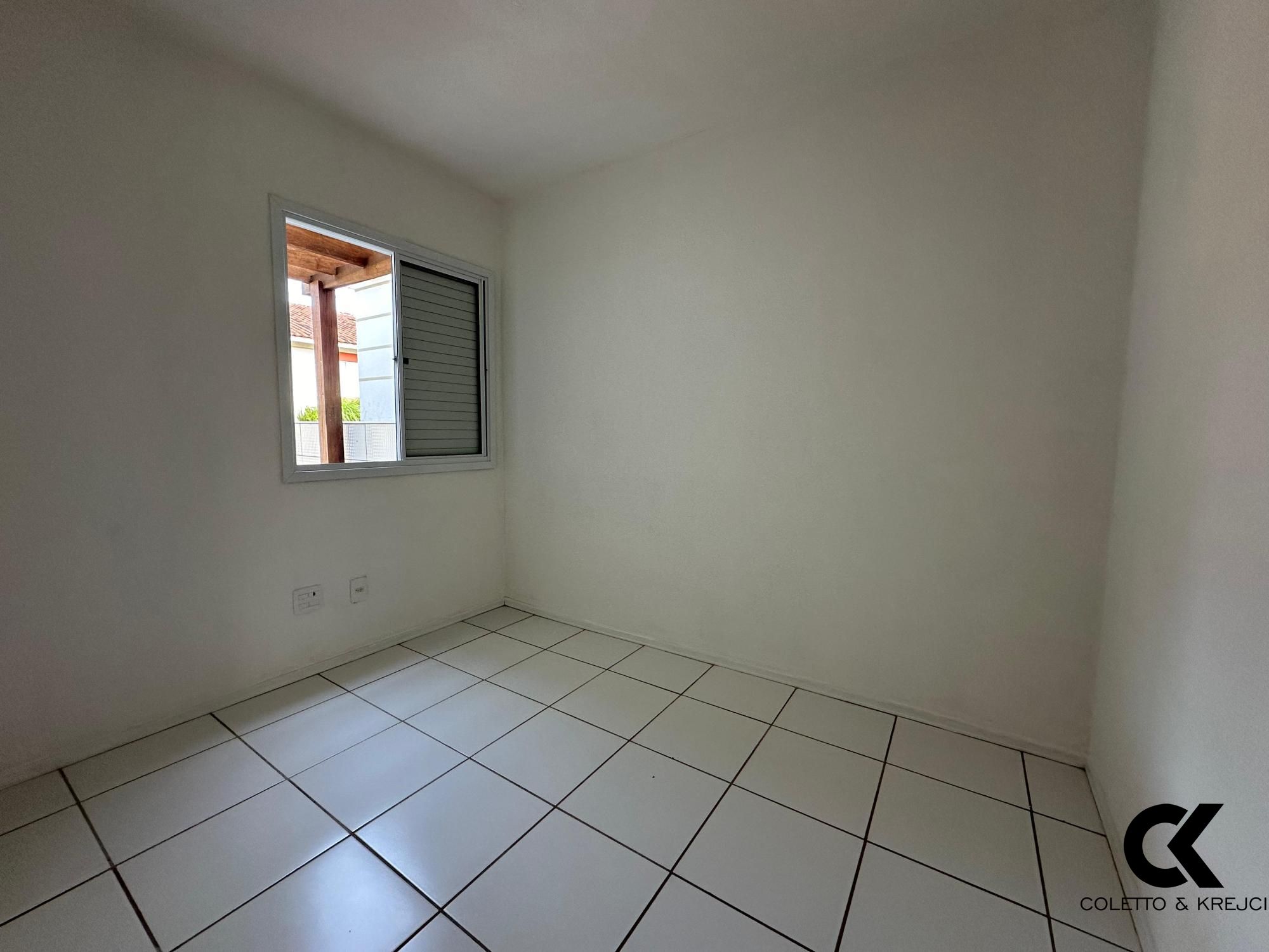 Casa à venda com 3 quartos, 51m² - Foto 4