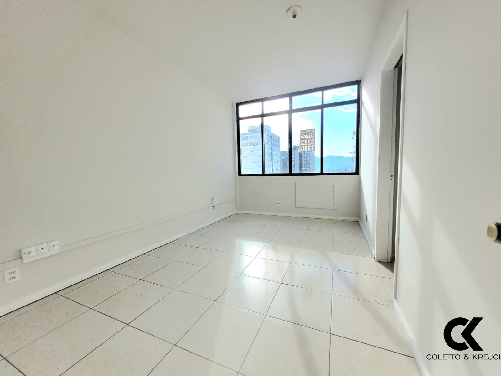 Conjunto Comercial-Sala à venda com 2 quartos, 40m² - Foto 1