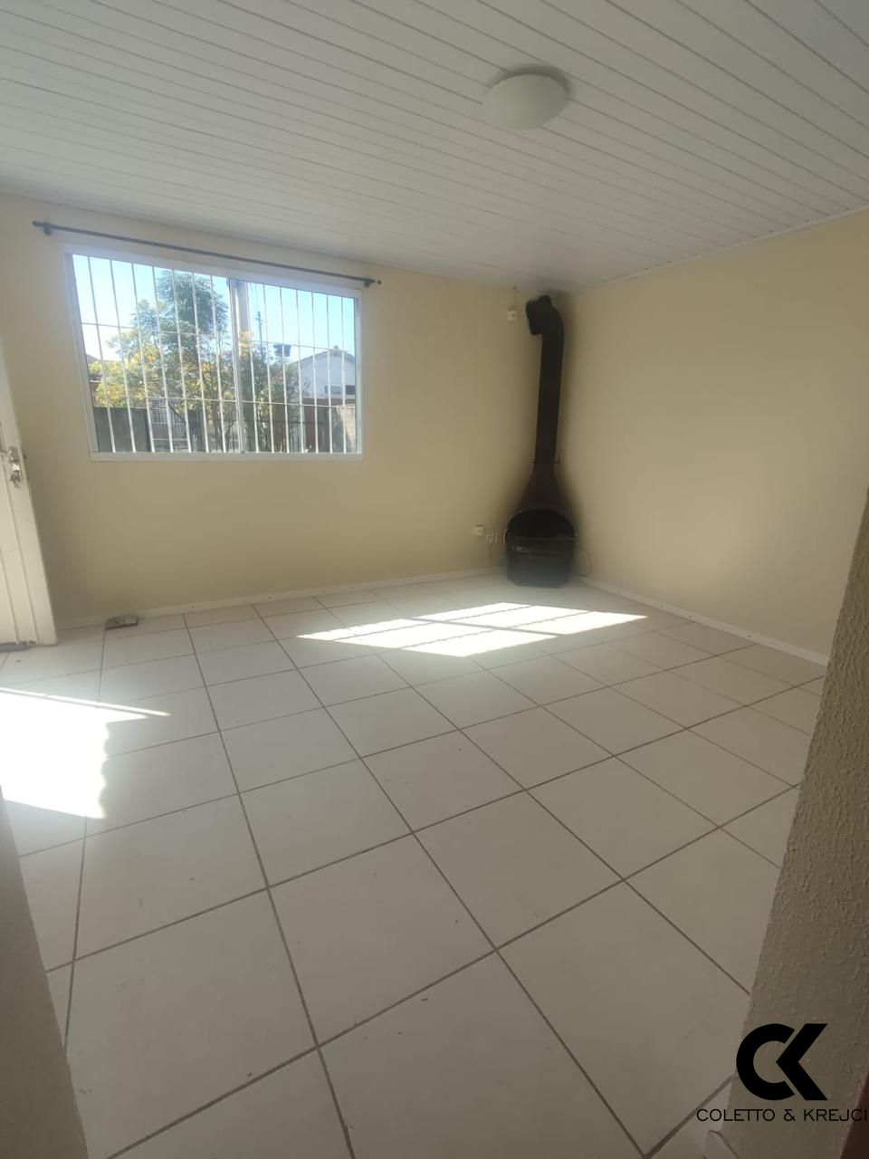 Casa à venda com 2 quartos, 48m² - Foto 4