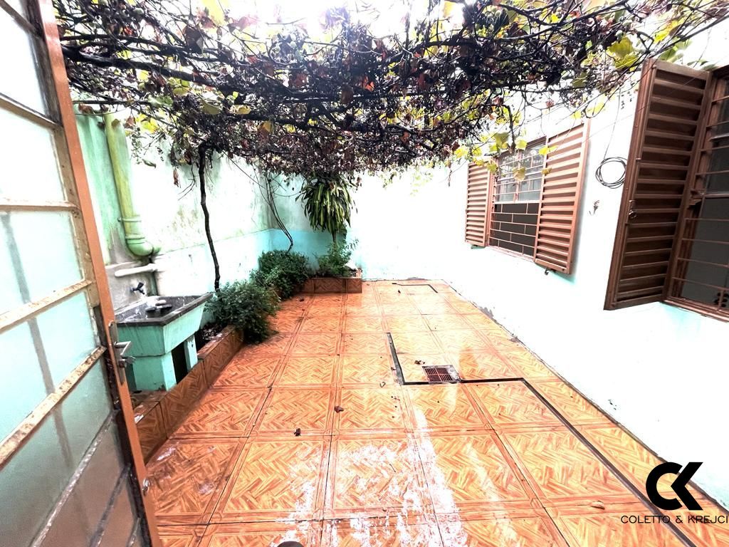 Casa à venda com 4 quartos, 80m² - Foto 4