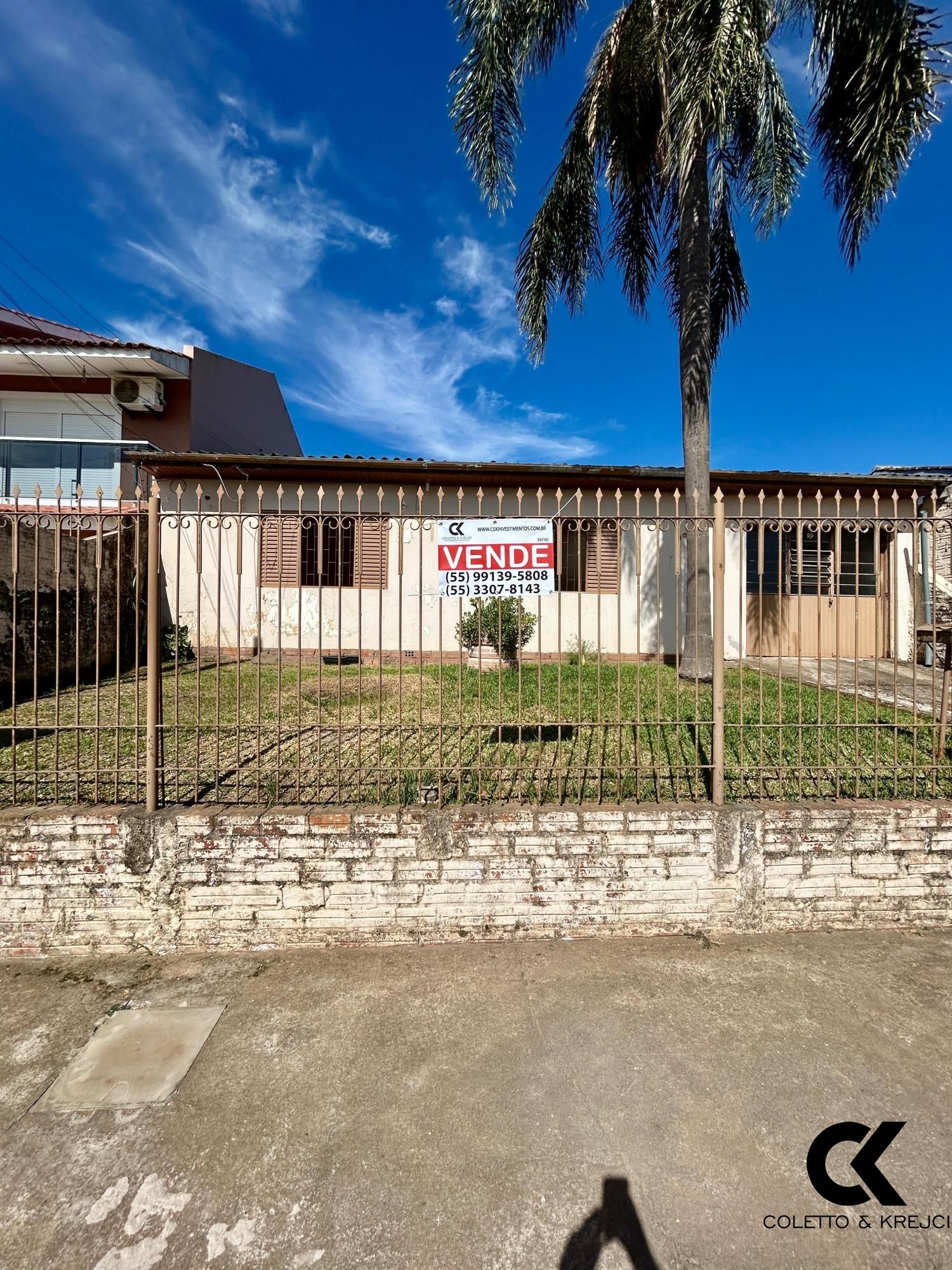 Casa à venda com 4 quartos, 100m² - Foto 1