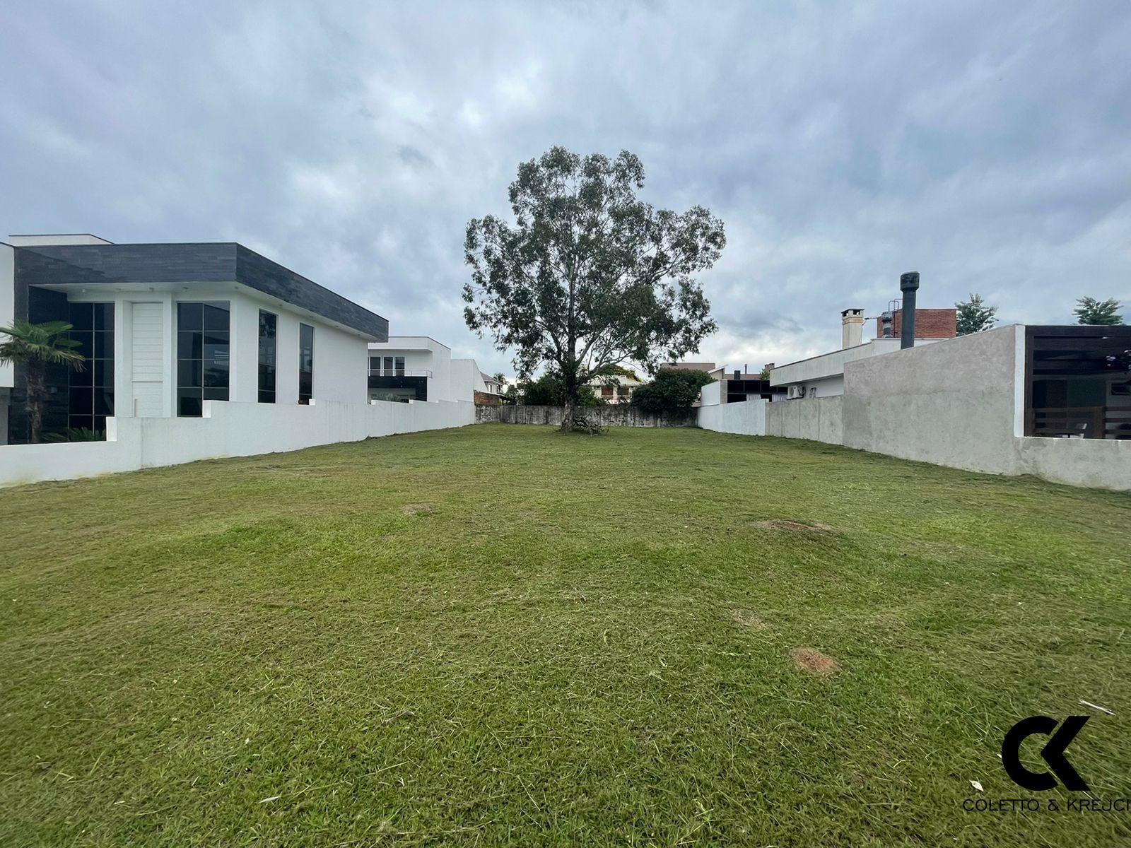 Terreno à venda, 900m² - Foto 1