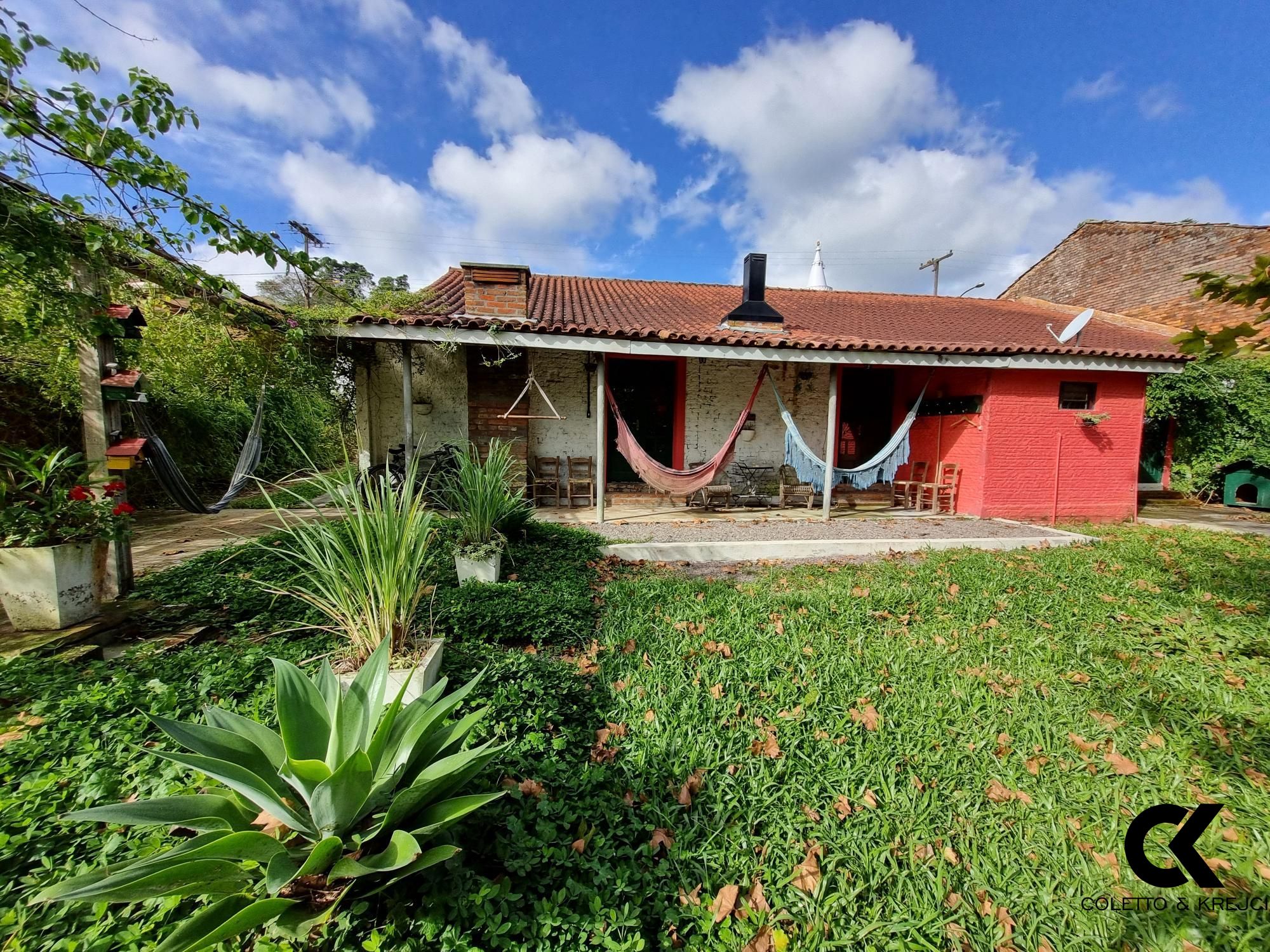 Casa à venda com 3 quartos, 126m² - Foto 1