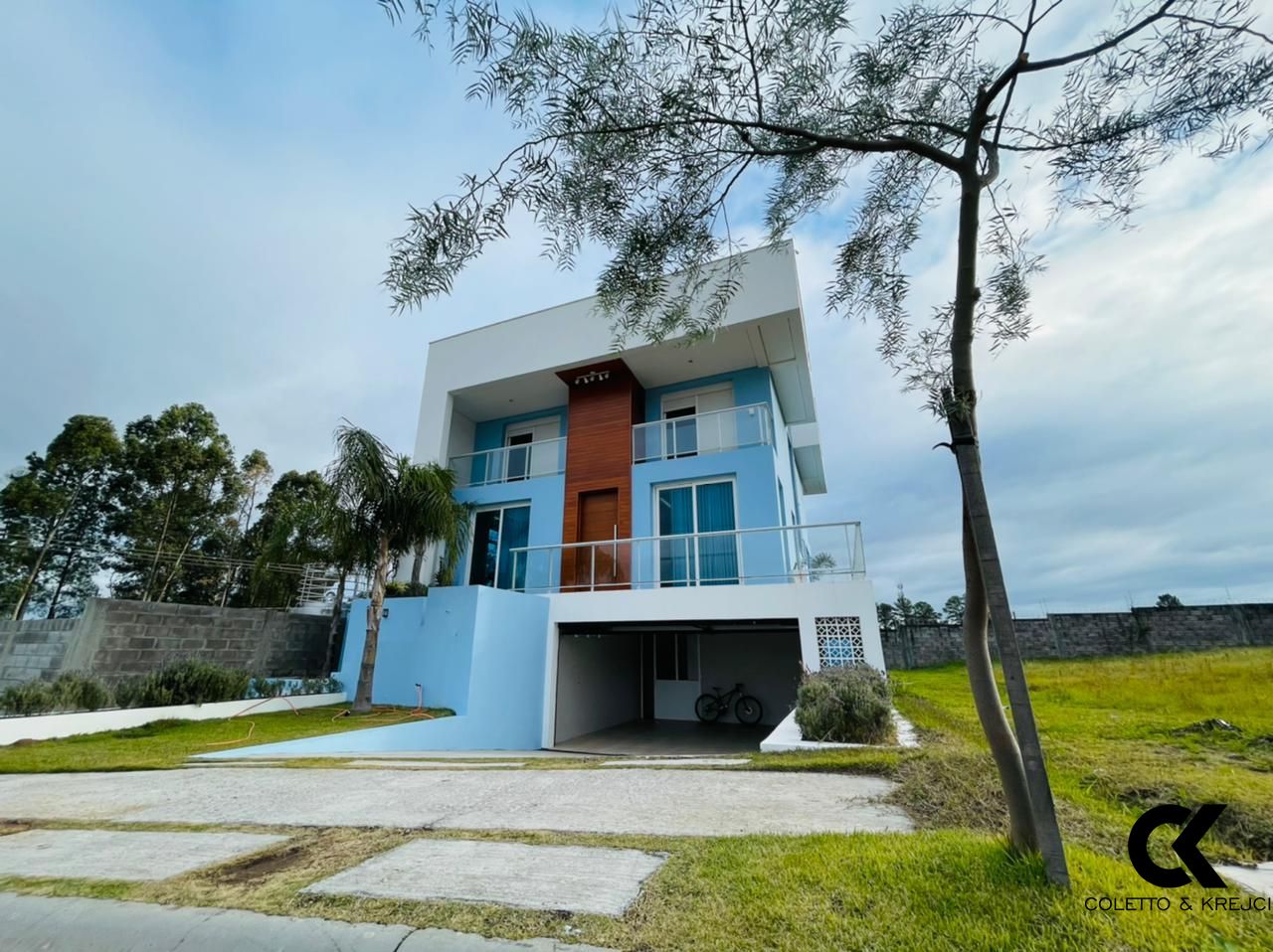 Casa de Condomínio à venda com 4 quartos, 280m² - Foto 2
