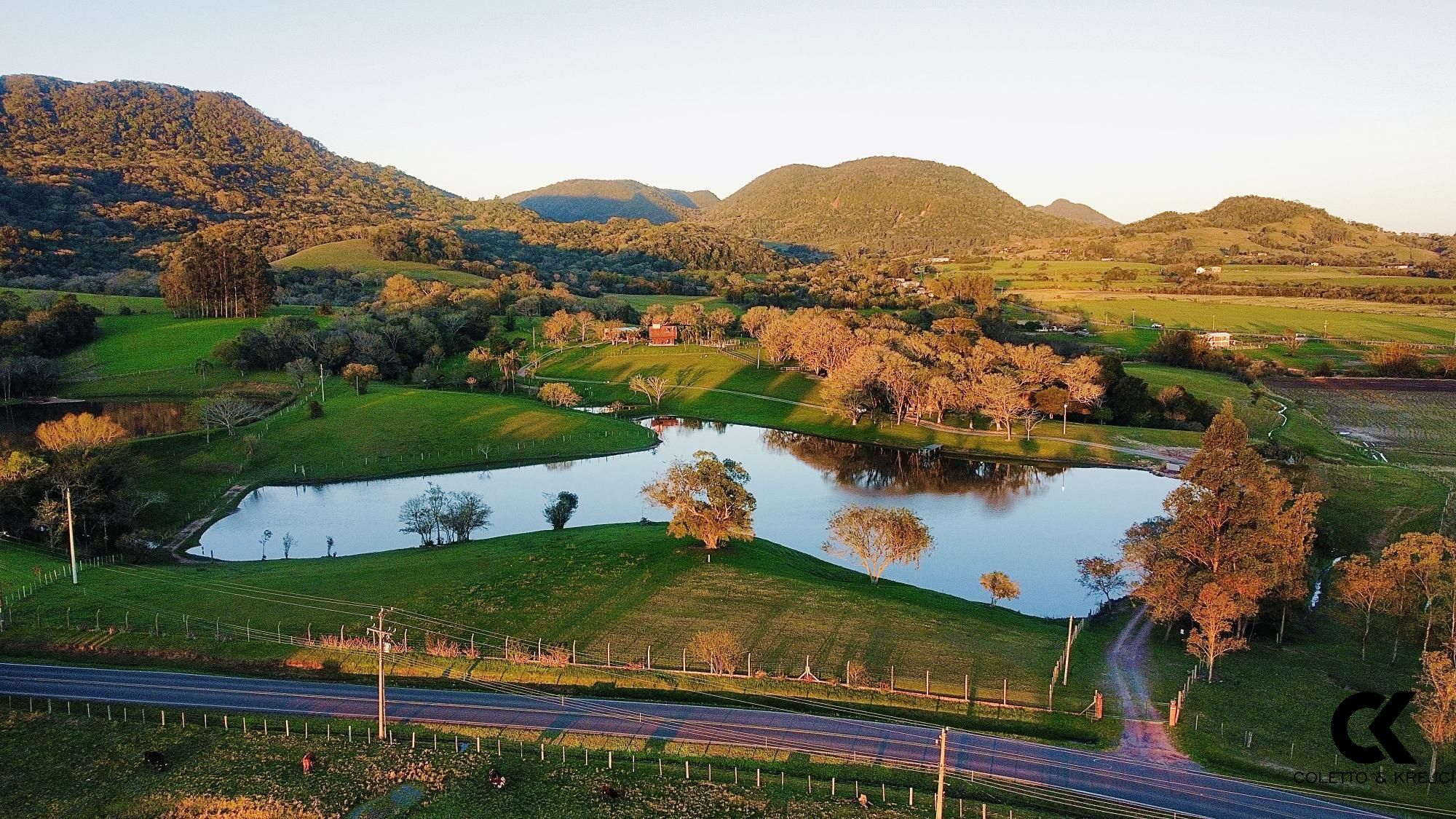 Fazenda à venda com 3 quartos, 54500m² - Foto 1