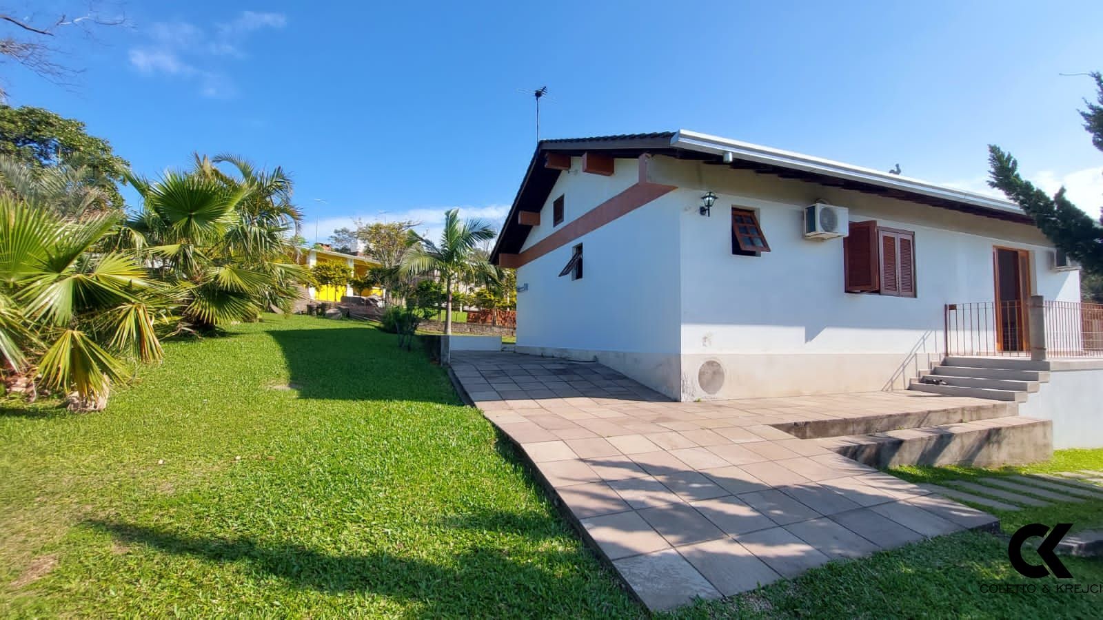 Fazenda à venda com 3 quartos, 250000000m² - Foto 1