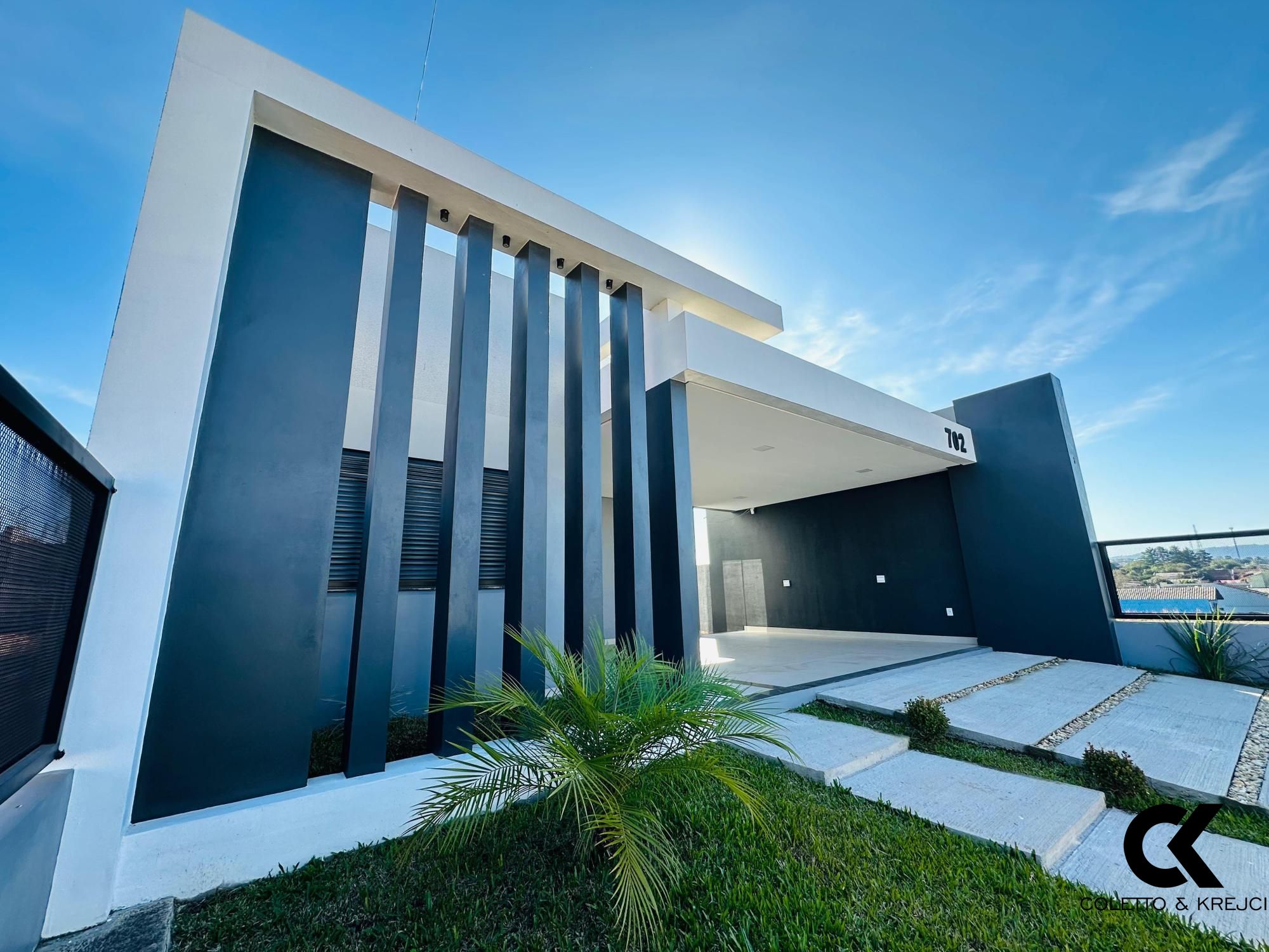 Casa à venda com 3 quartos, 146m² - Foto 1