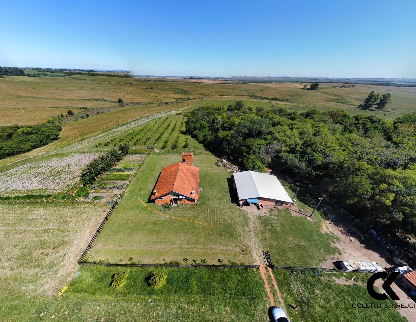 Fazenda à venda com 3 quartos, 140m² - Foto 2