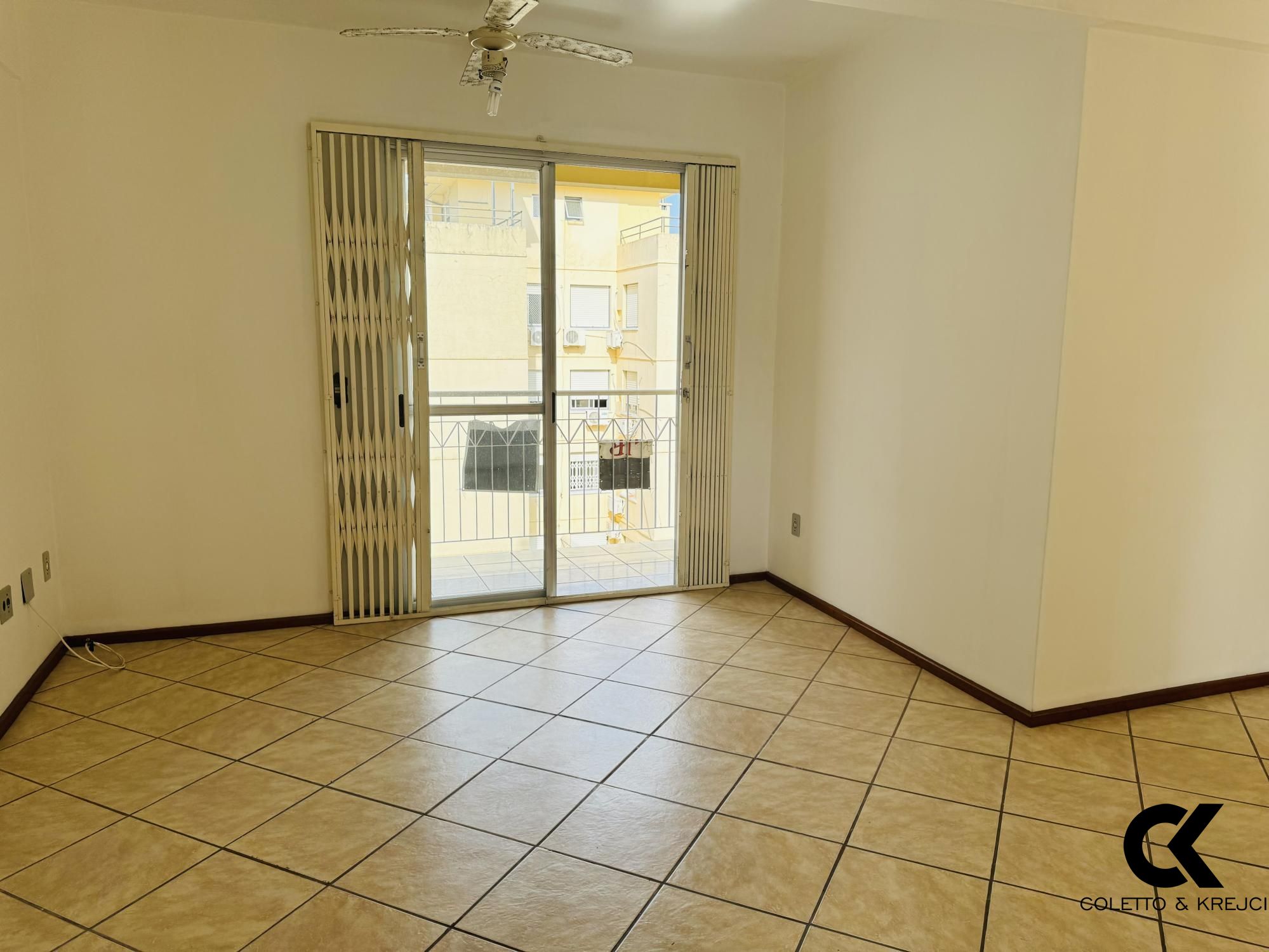 Apartamento à venda com 3 quartos, 82m² - Foto 2