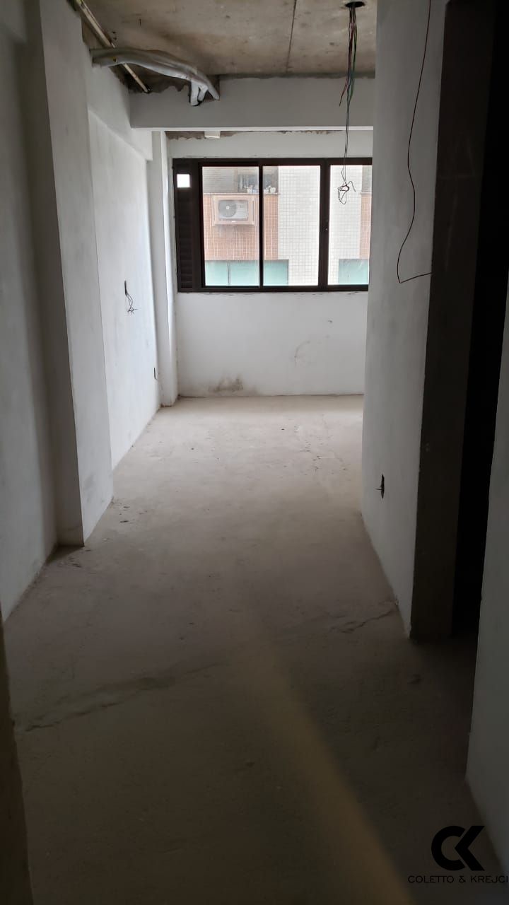 Apartamento à venda com 4 quartos, 220m² - Foto 11