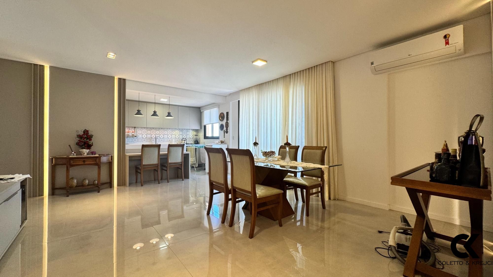 Apartamento à venda com 3 quartos, 137m² - Foto 2