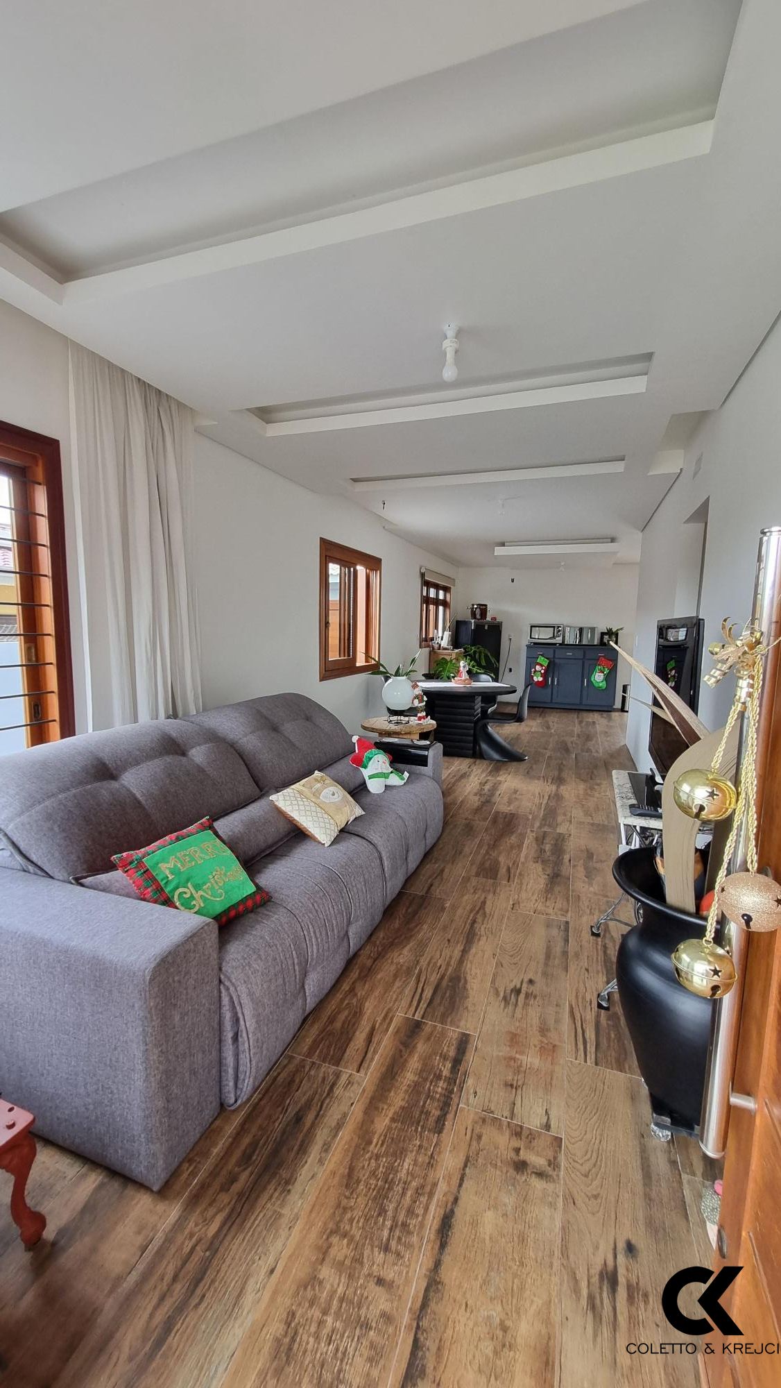 Casa à venda com 3 quartos, 159m² - Foto 2