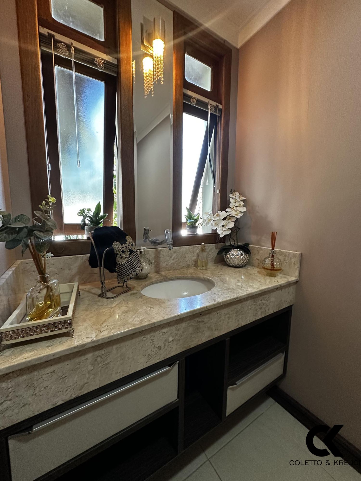 Casa de Condomínio à venda com 4 quartos, 324m² - Foto 4