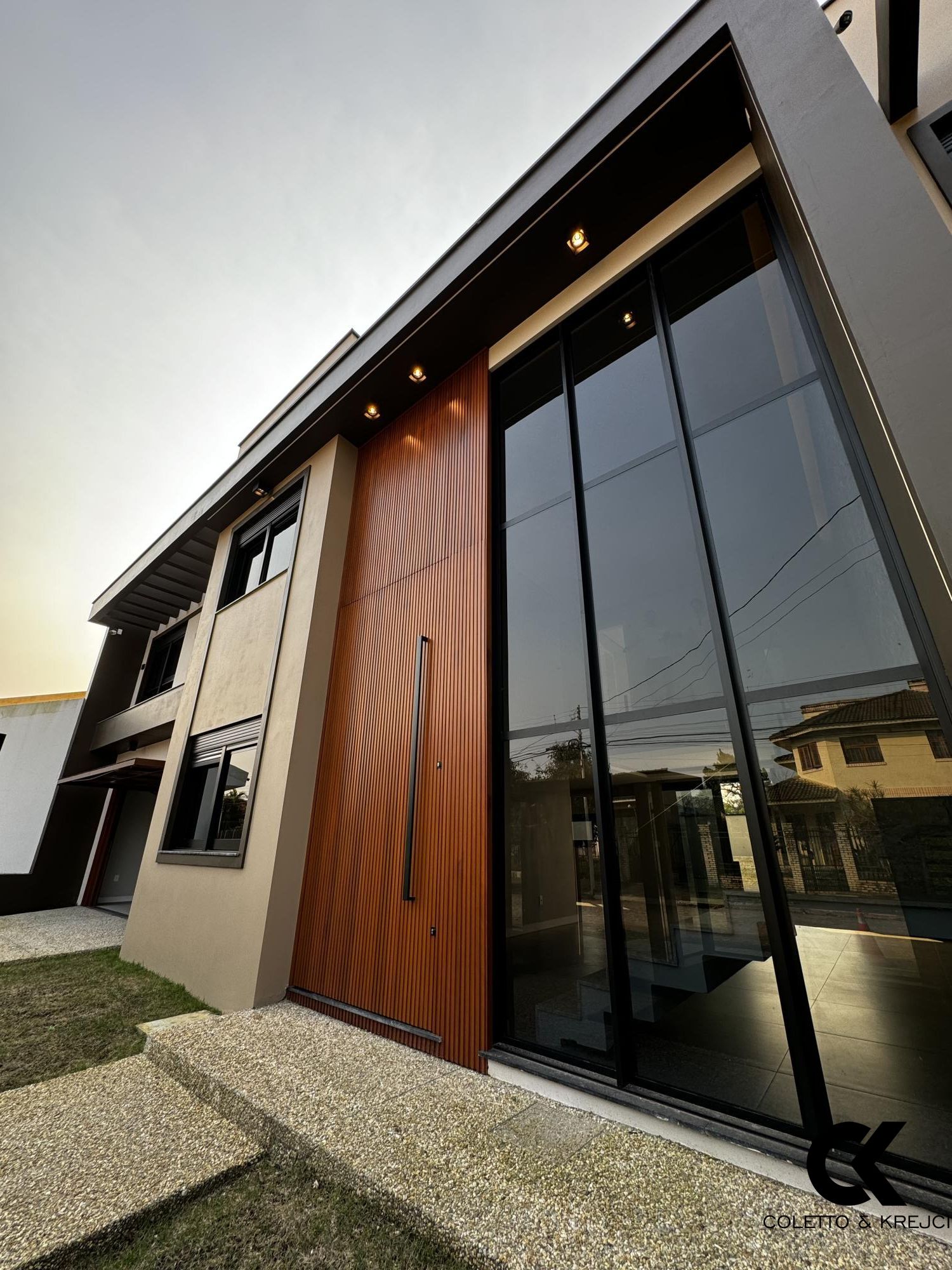 Casa, 4 quartos, 272 m² - Foto 1