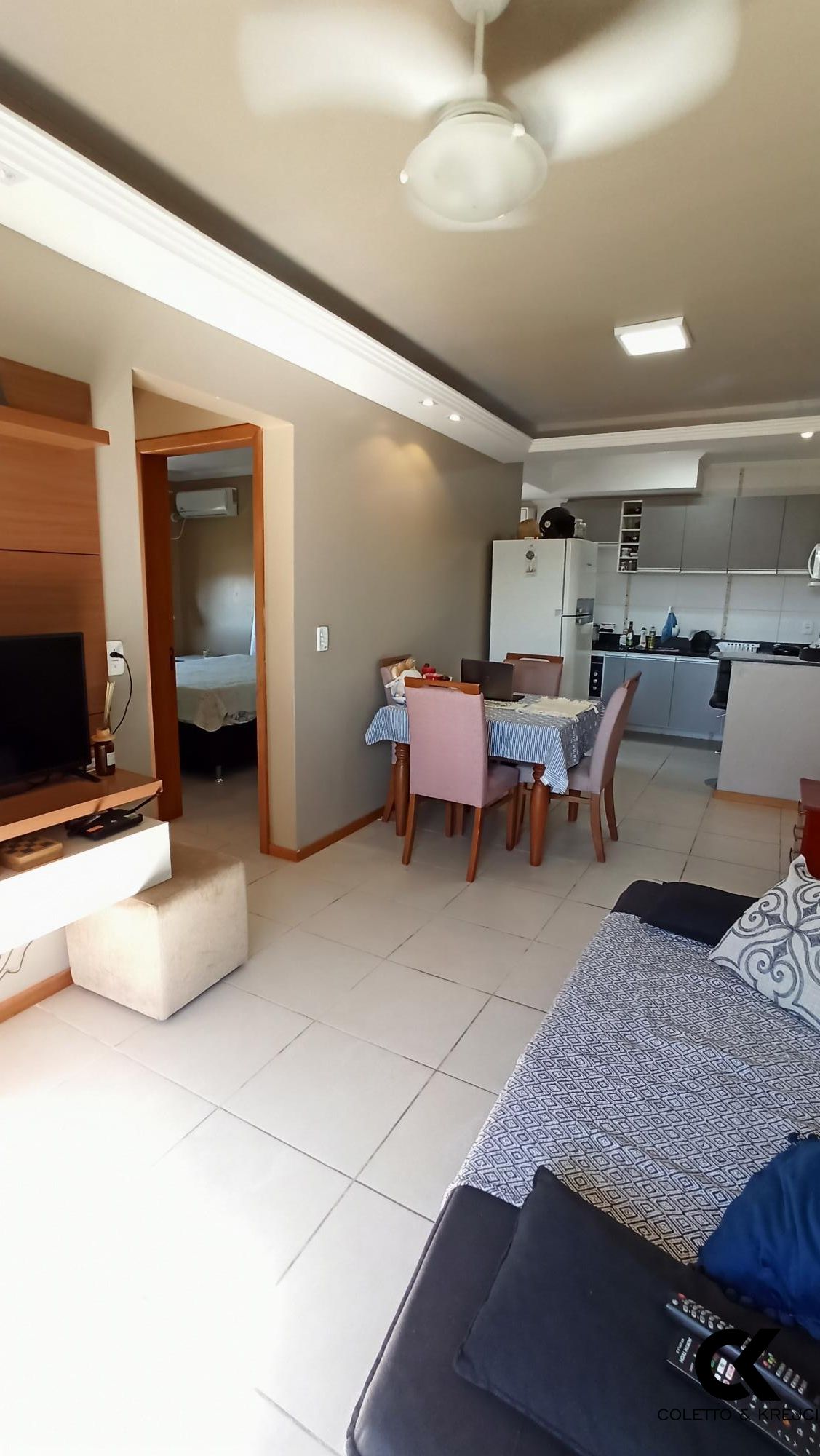 Apartamento à venda com 2 quartos, 70m² - Foto 2