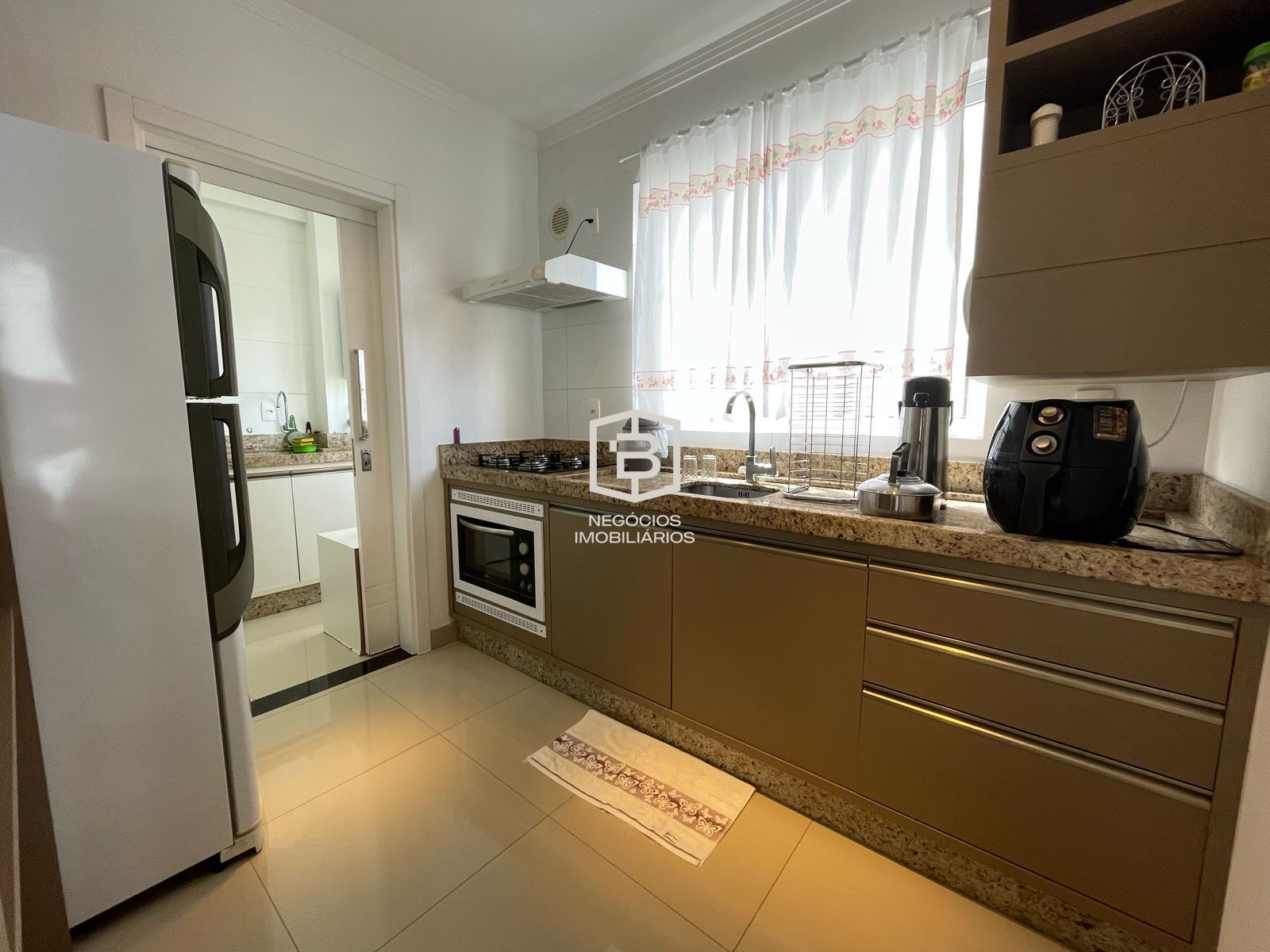 Apartamento à venda com 3 quartos, 135m² - Foto 2