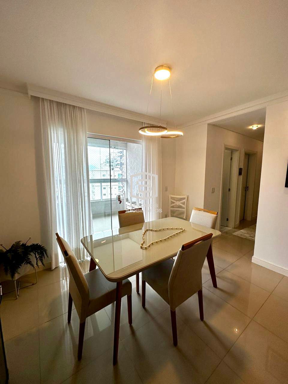 Apartamento à venda com 3 quartos, 130m² - Foto 2