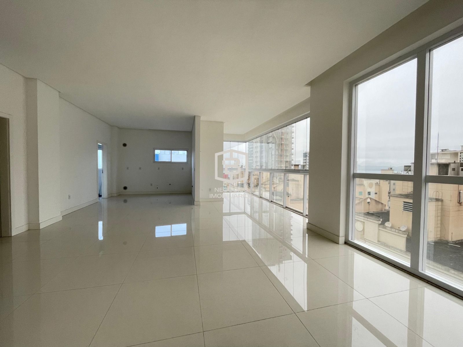 Apartamento à venda com 4 quartos, 164m² - Foto 1