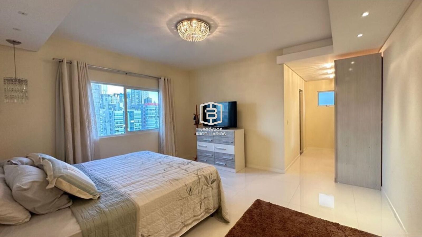 Apartamento à venda com 4 quartos, 225m² - Foto 8