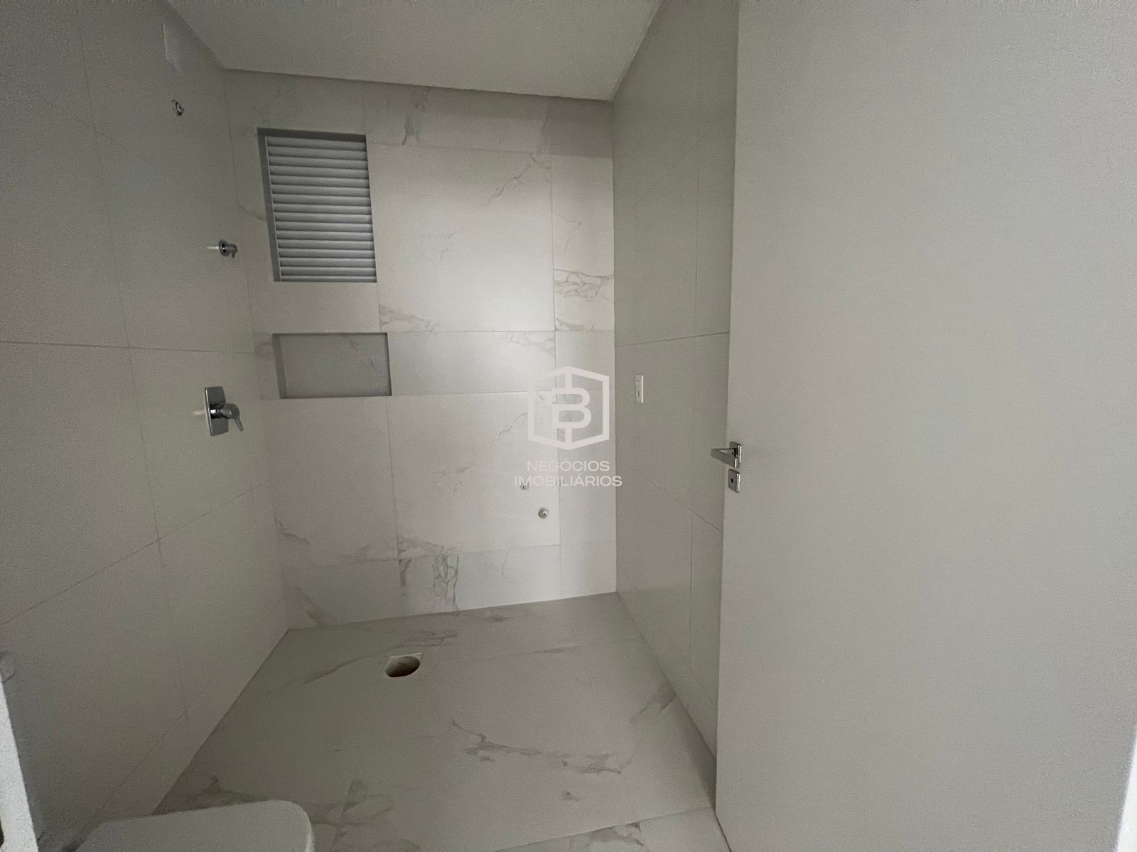 Apartamento à venda com 4 quartos, 180m² - Foto 7