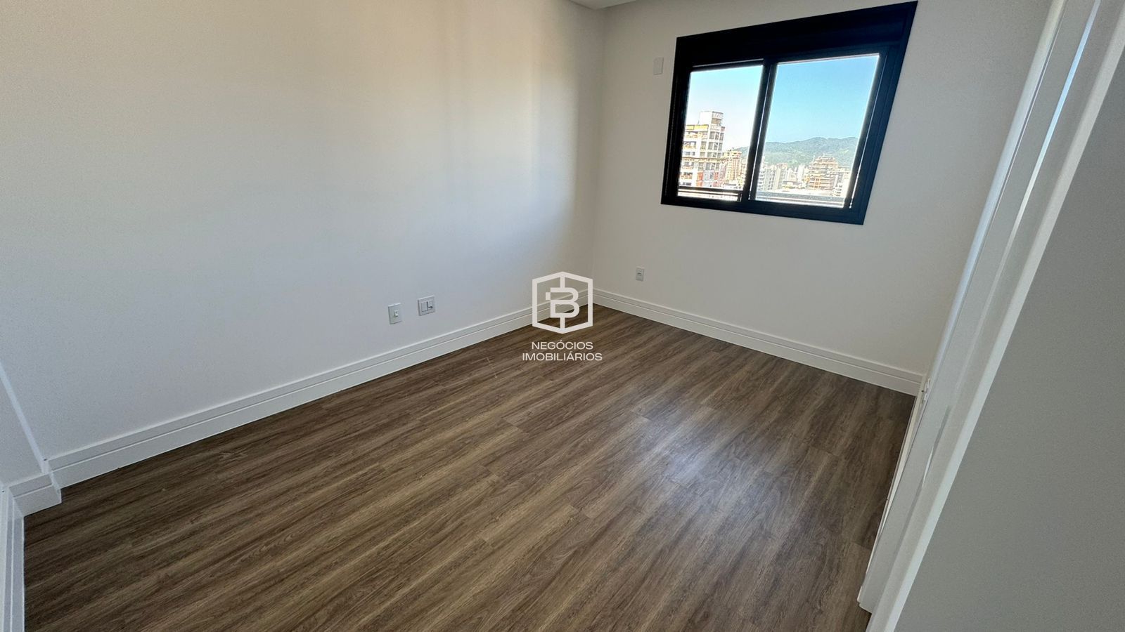 Apartamento à venda com 4 quartos, 182m² - Foto 13