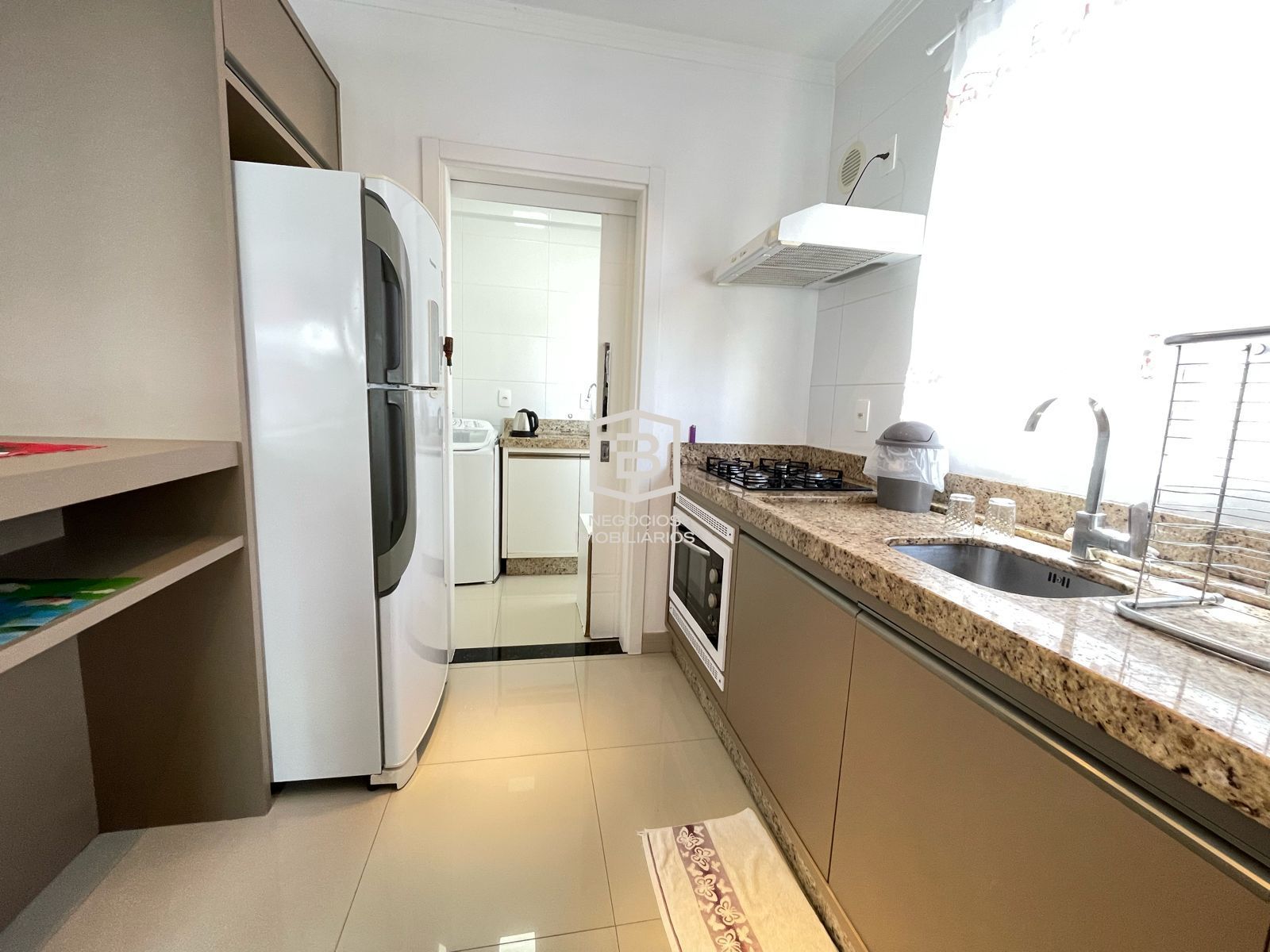 Apartamento à venda com 3 quartos, 135m² - Foto 3