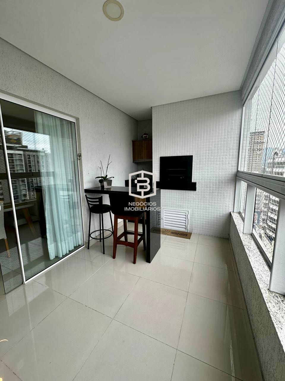 Apartamento à venda com 3 quartos, 130m² - Foto 3