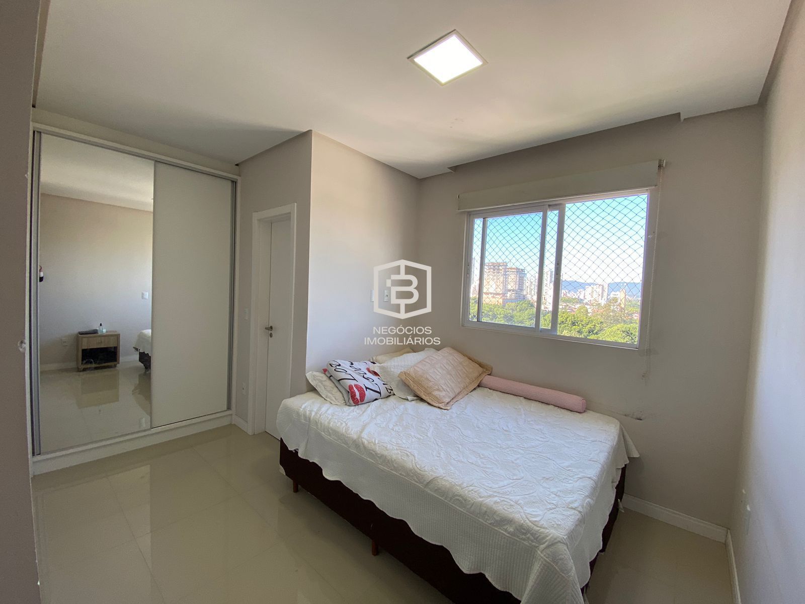 Apartamento à venda com 3 quartos, 94m² - Foto 8