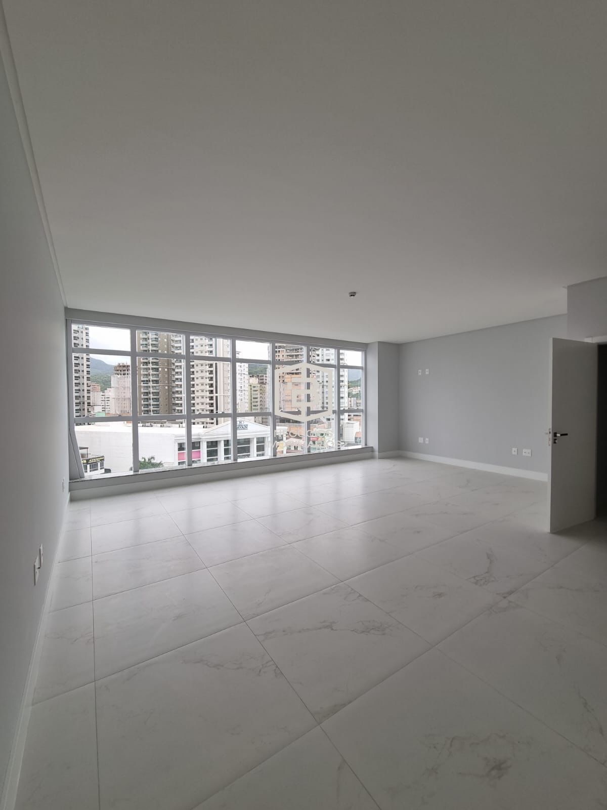 Conjunto Comercial-Sala à venda com 1 quarto, 49m² - Foto 1