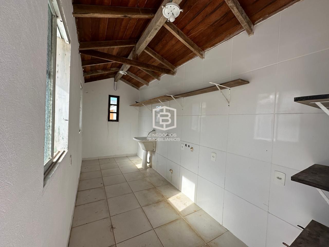 Casa à venda com 6 quartos, 245m² - Foto 25