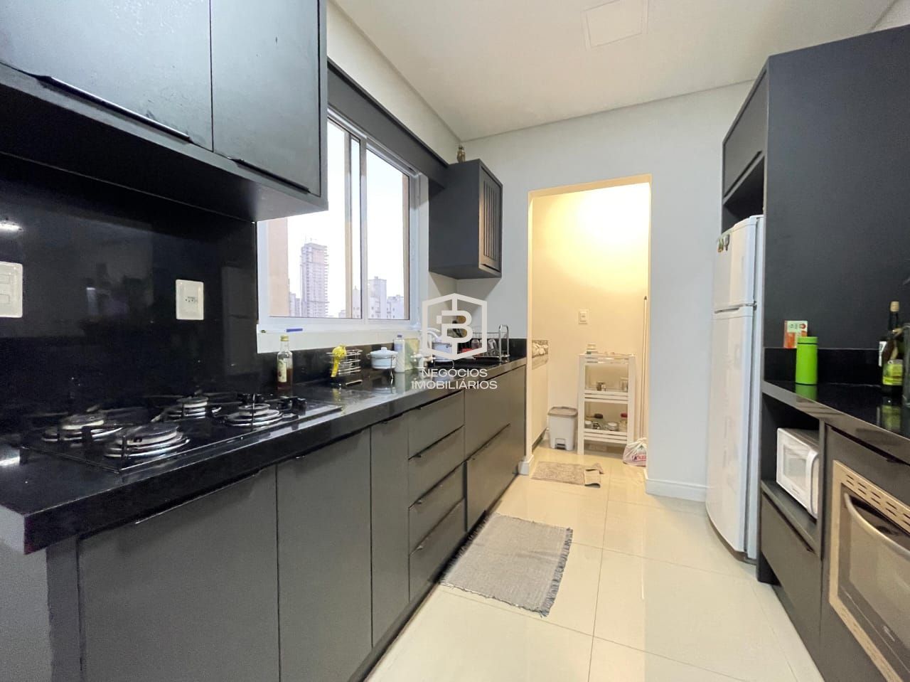 Apartamento à venda com 3 quartos, 95m² - Foto 2