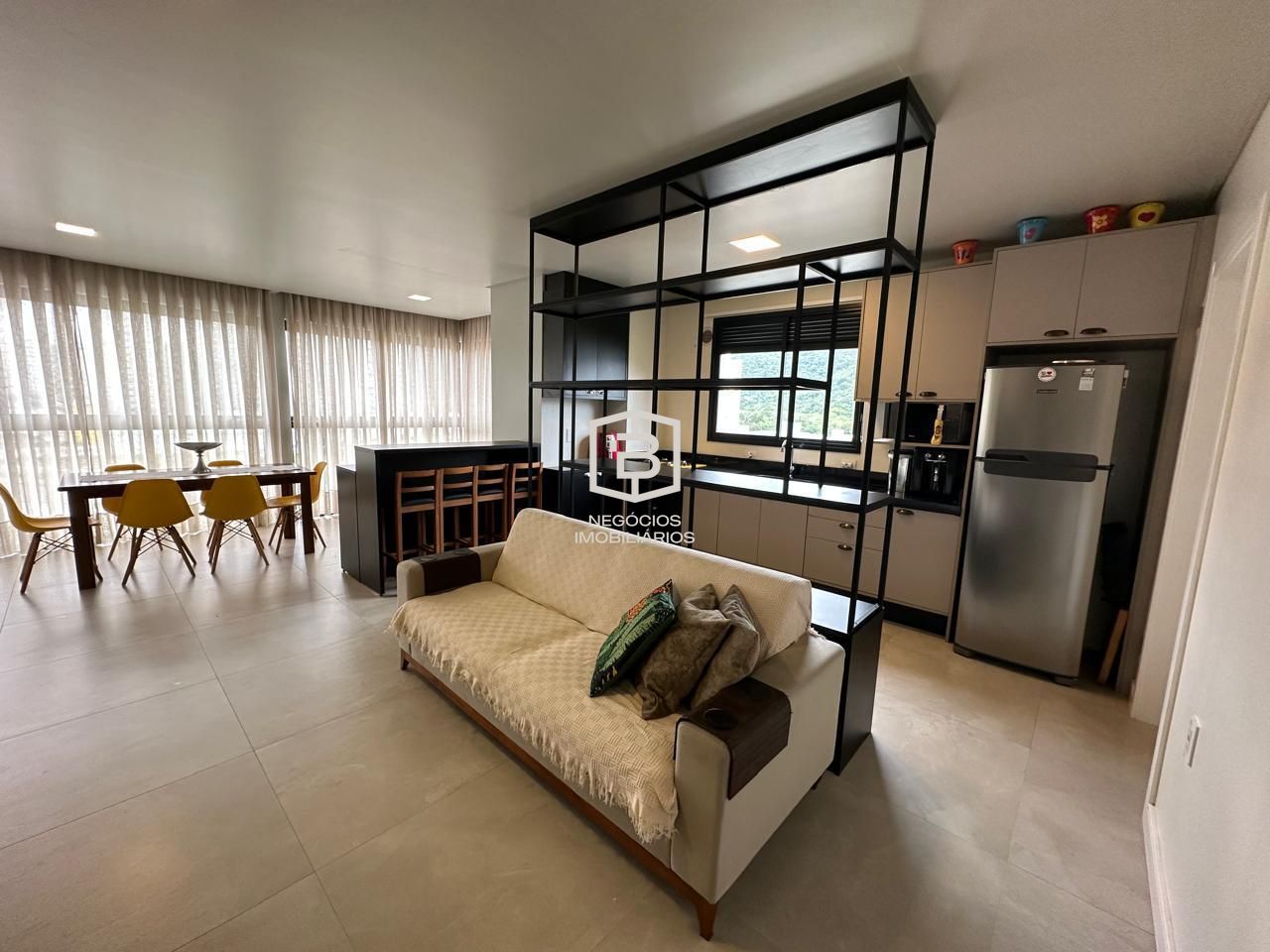 Apartamento à venda com 3 quartos, 116m² - Foto 2