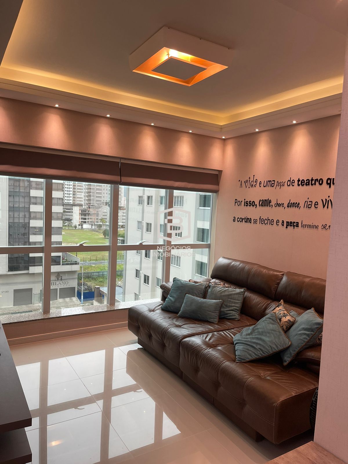 Apartamento à venda com 4 quartos, 181m² - Foto 1