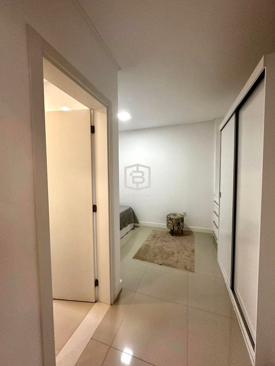 Apartamento à venda com 3 quartos, 130m² - Foto 4