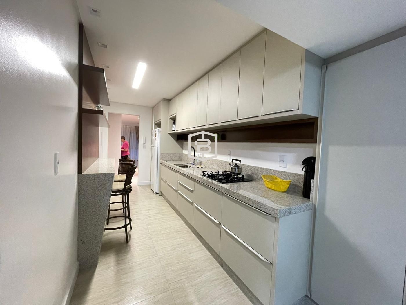 Apartamento à venda com 3 quartos, 160m² - Foto 4