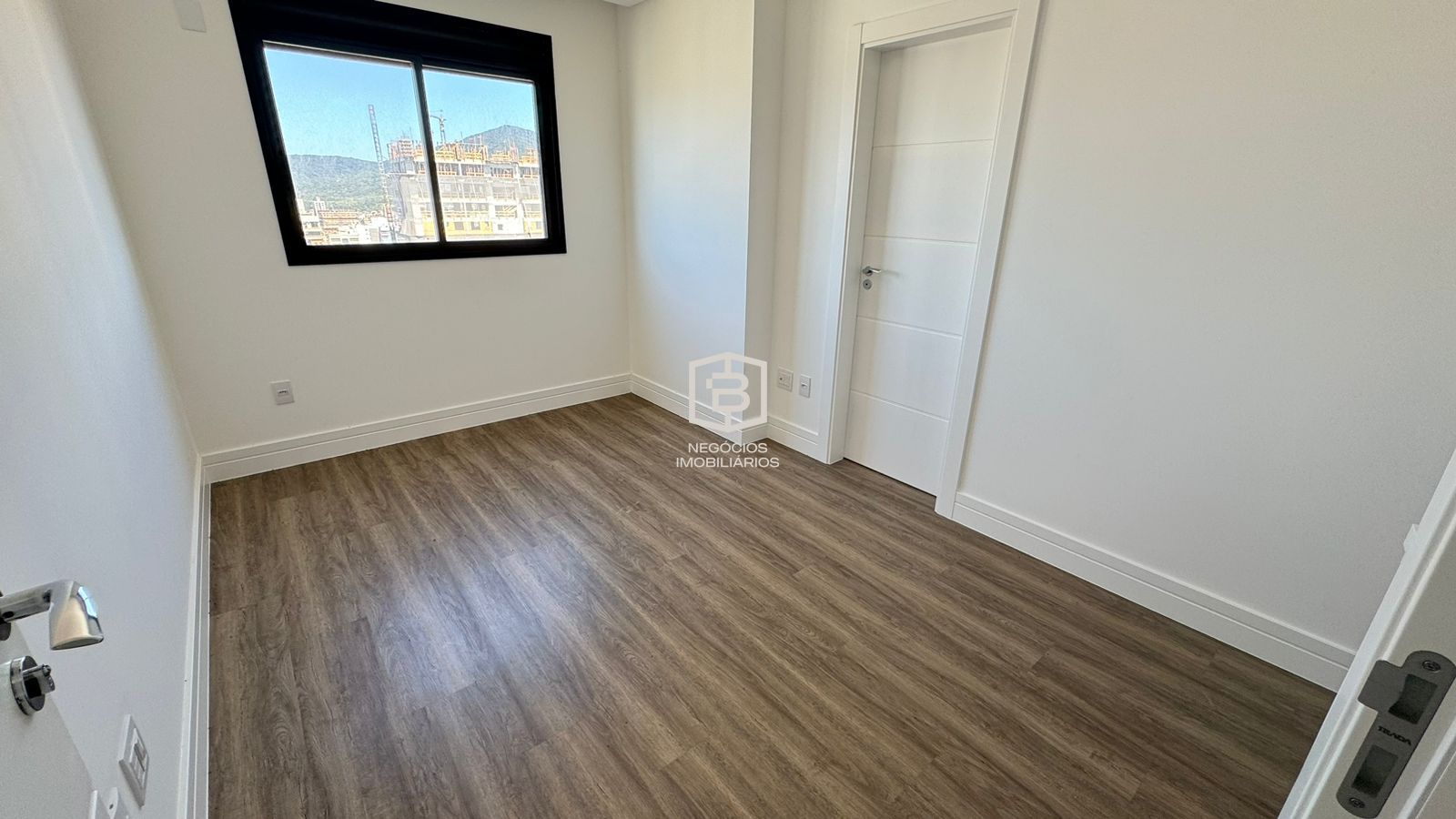 Apartamento à venda com 4 quartos, 182m² - Foto 11