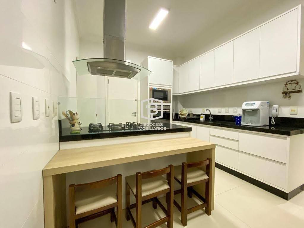 Apartamento à venda com 5 quartos, 300m² - Foto 8