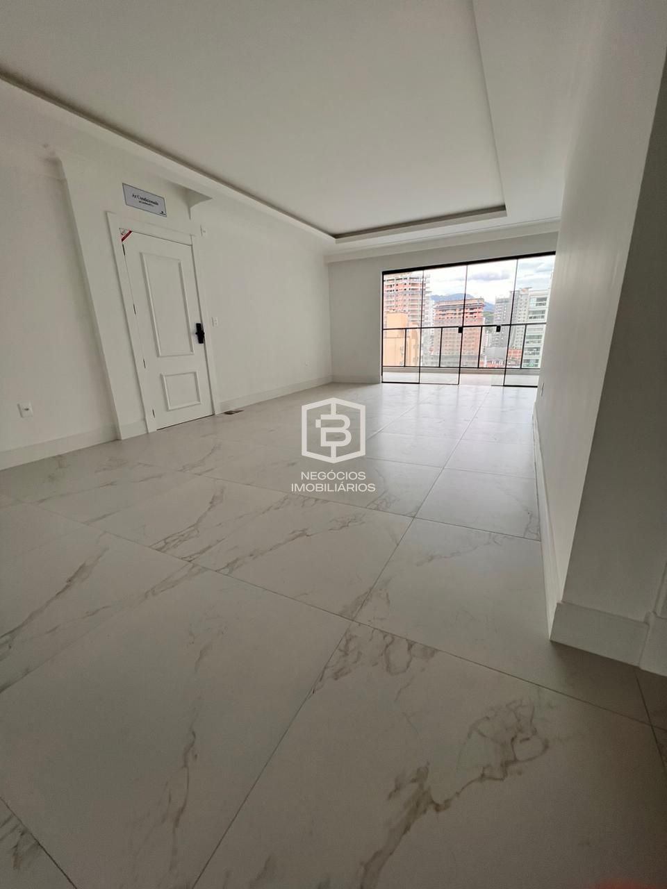 Apartamento à venda com 4 quartos, 170m² - Foto 1