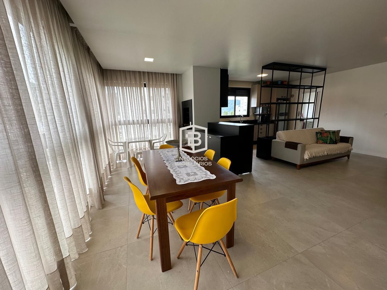 Apartamento à venda com 3 quartos, 116m² - Foto 3