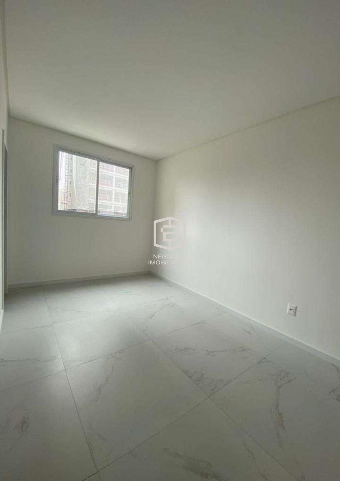 Apartamento à venda com 3 quartos, 118m² - Foto 3