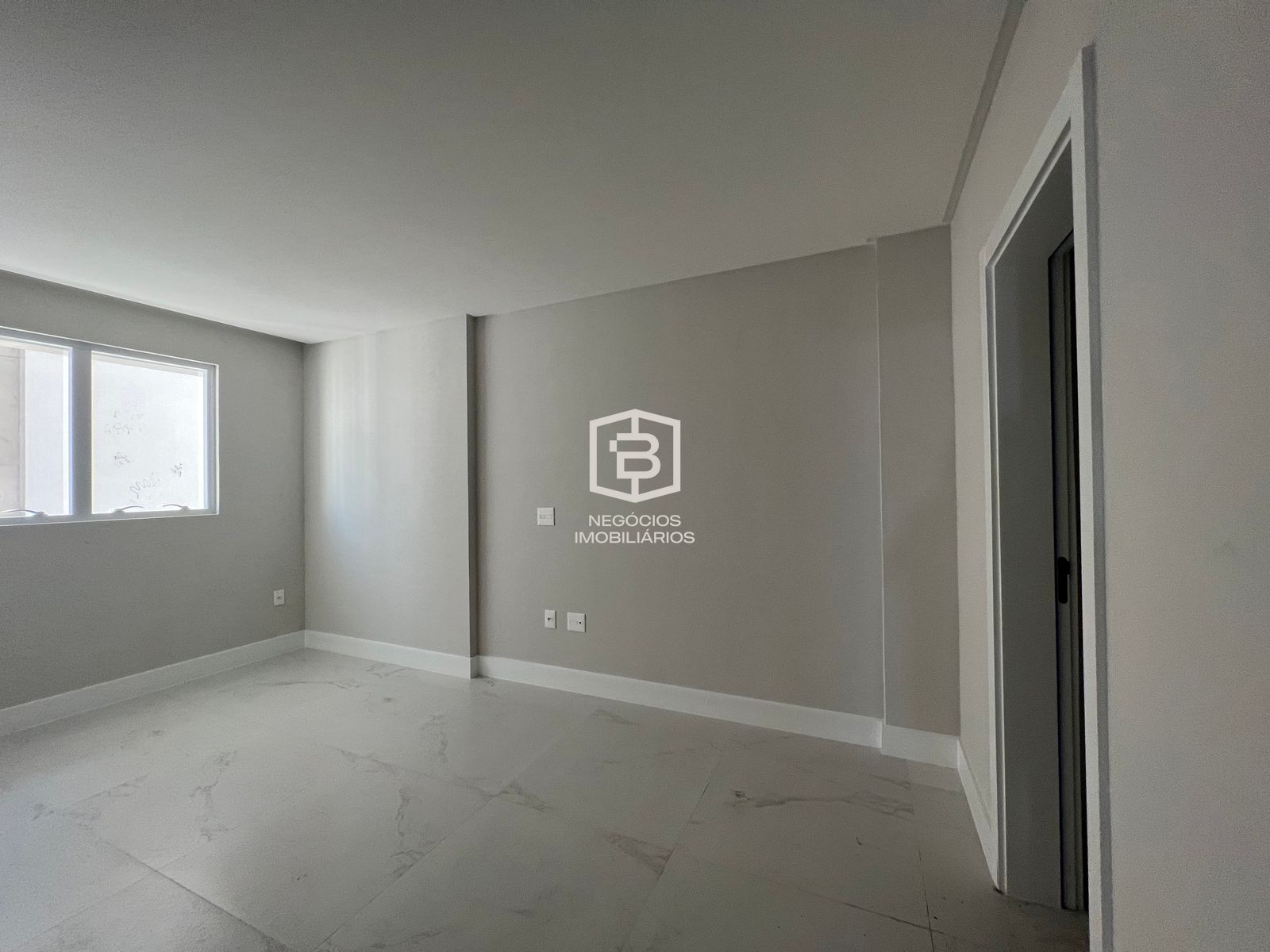 Apartamento à venda com 4 quartos, 180m² - Foto 13