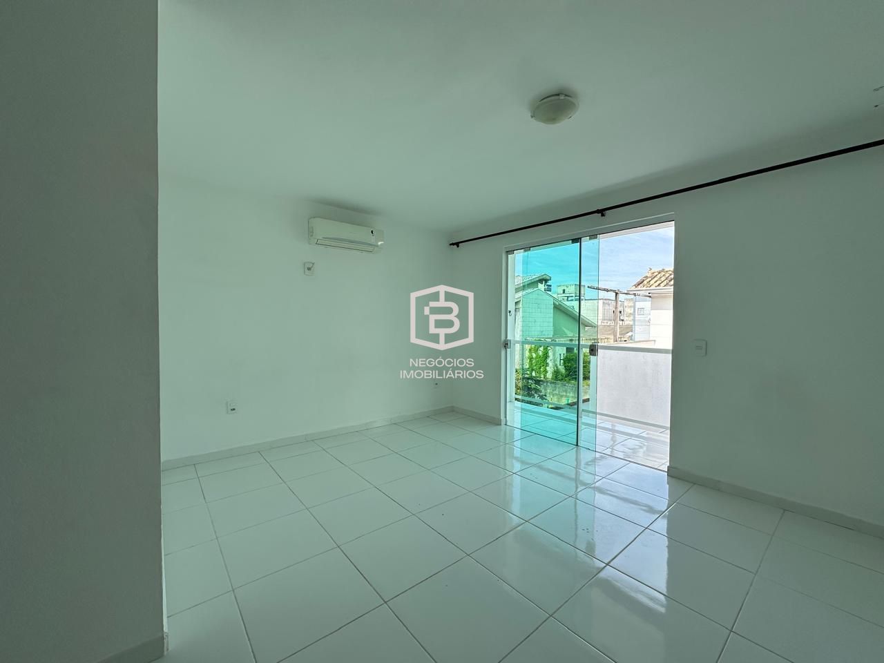 Casa à venda com 6 quartos, 245m² - Foto 8