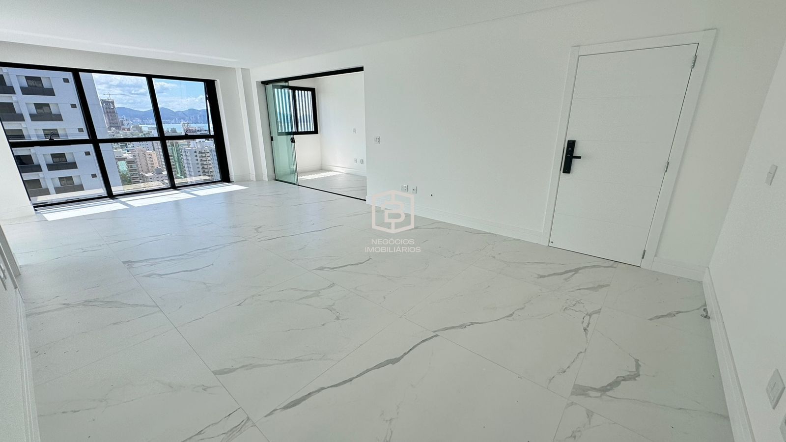 Apartamento à venda com 4 quartos, 182m² - Foto 6