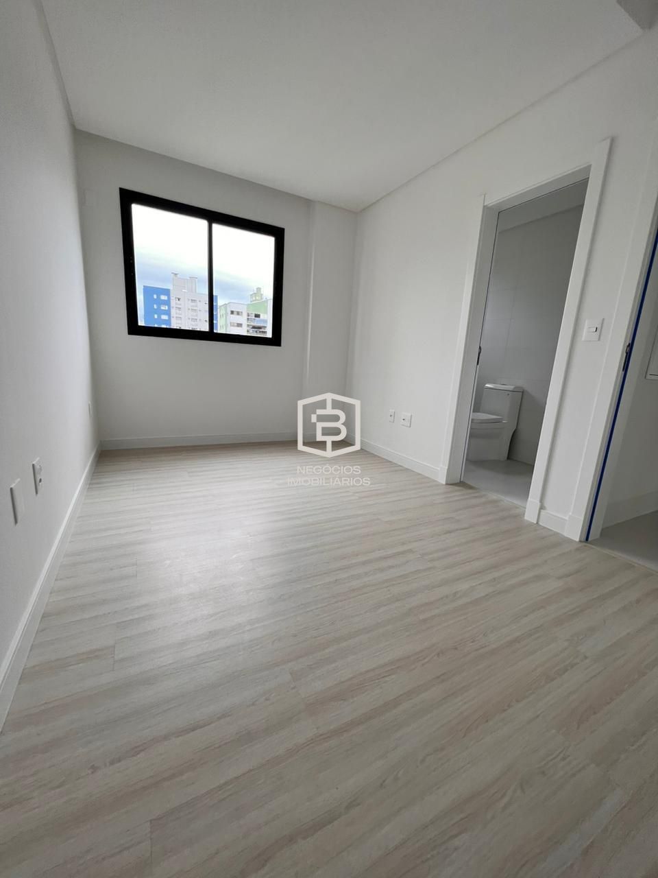 Apartamento à venda com 4 quartos, 170m² - Foto 4