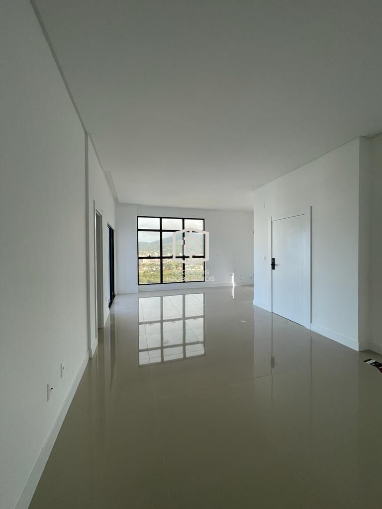 Apartamento à venda com 3 quartos, 114m² - Foto 1