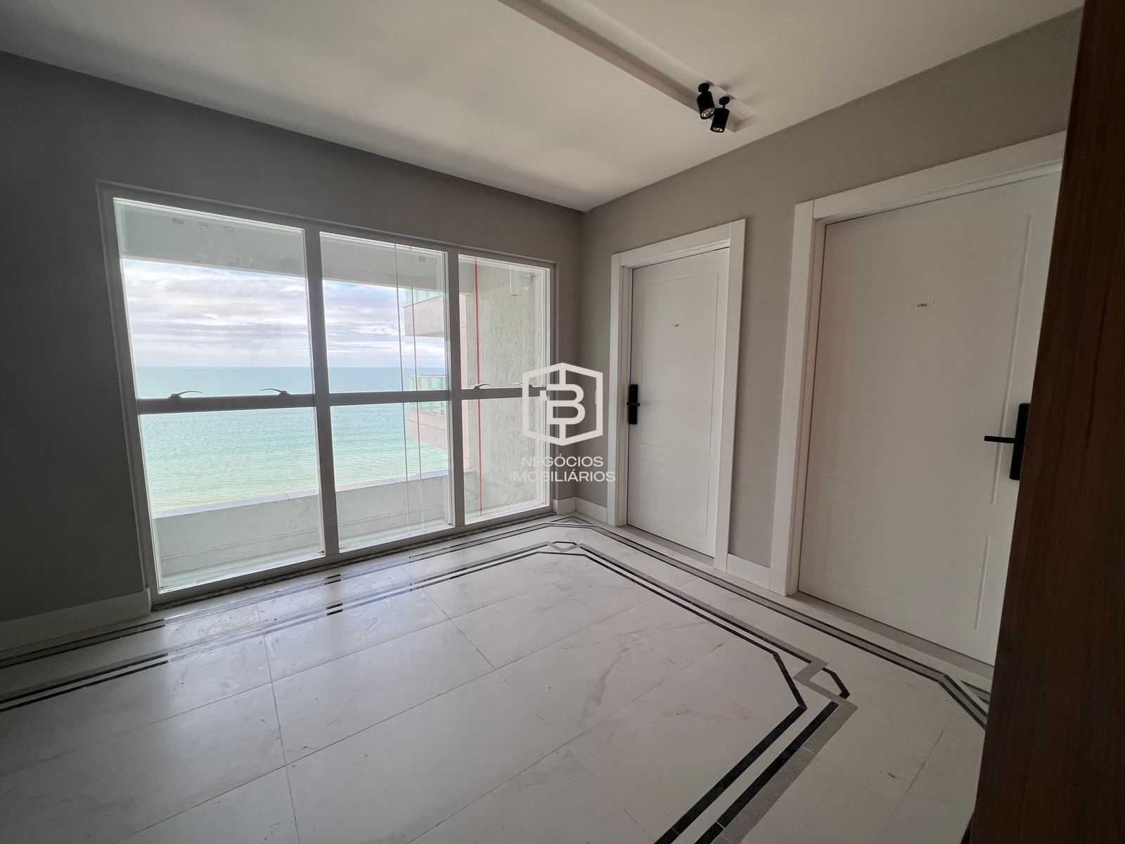 Apartamento à venda com 4 quartos, 180m² - Foto 8