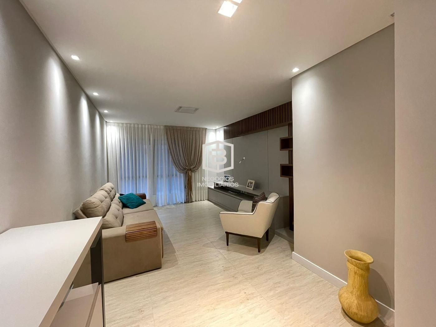 Apartamento à venda com 3 quartos, 160m² - Foto 3